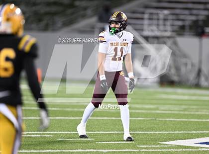 Thumbnail 3 in Avon vs. Walsh Jesuit (OHSAA Division 2 Semifinal) photogallery.