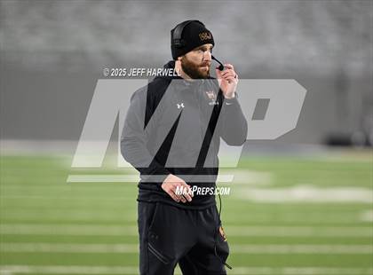 Thumbnail 1 in Avon vs. Walsh Jesuit (OHSAA Division 2 Semifinal) photogallery.