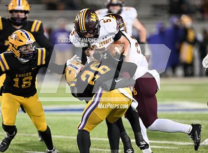 Thumbnail 3 in Avon vs. Walsh Jesuit (OHSAA Division 2 Semifinal) photogallery.