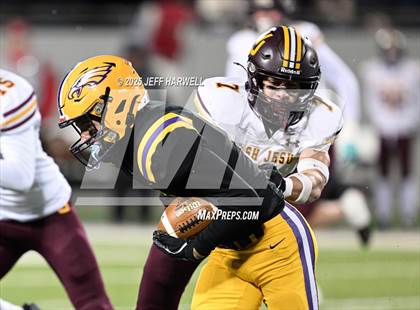 Thumbnail 3 in Avon vs. Walsh Jesuit (OHSAA Division 2 Semifinal) photogallery.