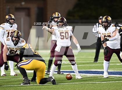 Thumbnail 2 in Avon vs. Walsh Jesuit (OHSAA Division 2 Semifinal) photogallery.