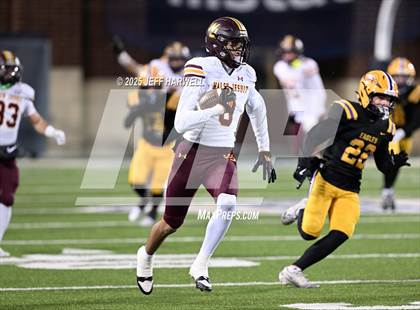 Thumbnail 1 in Avon vs. Walsh Jesuit (OHSAA Division 2 Semifinal) photogallery.