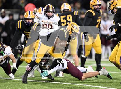 Thumbnail 3 in Avon vs. Walsh Jesuit (OHSAA Division 2 Semifinal) photogallery.