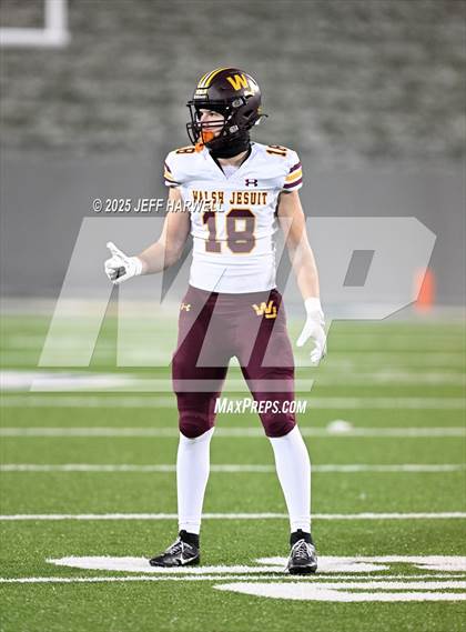 Thumbnail 2 in Avon vs. Walsh Jesuit (OHSAA Division 2 Semifinal) photogallery.