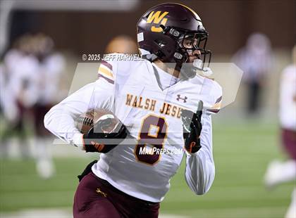 Thumbnail 1 in Avon vs. Walsh Jesuit (OHSAA Division 2 Semifinal) photogallery.