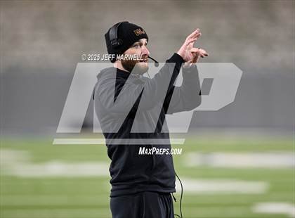 Thumbnail 3 in Avon vs. Walsh Jesuit (OHSAA Division 2 Semifinal) photogallery.