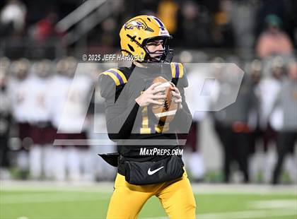 Thumbnail 1 in Avon vs. Walsh Jesuit (OHSAA Division 2 Semifinal) photogallery.