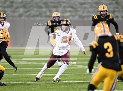 Thumbnail 3 in Avon vs. Walsh Jesuit (OHSAA Division 2 Semifinal) photogallery.