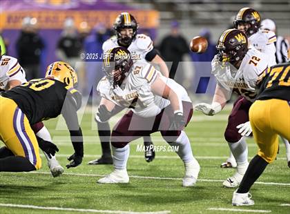 Thumbnail 1 in Avon vs. Walsh Jesuit (OHSAA Division 2 Semifinal) photogallery.