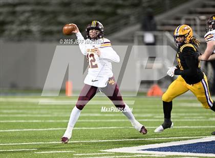 Thumbnail 3 in Avon vs. Walsh Jesuit (OHSAA Division 2 Semifinal) photogallery.