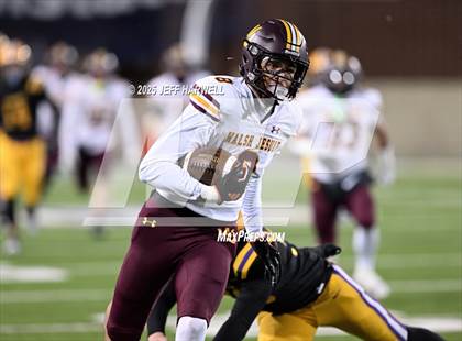 Thumbnail 2 in Avon vs. Walsh Jesuit (OHSAA Division 2 Semifinal) photogallery.