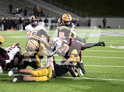 Thumbnail 3 in Avon vs. Walsh Jesuit (OHSAA Division 2 Semifinal) photogallery.