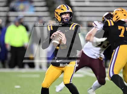 Thumbnail 3 in Avon vs. Walsh Jesuit (OHSAA Division 2 Semifinal) photogallery.