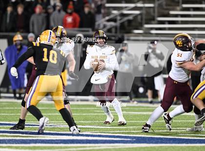 Thumbnail 2 in Avon vs. Walsh Jesuit (OHSAA Division 2 Semifinal) photogallery.