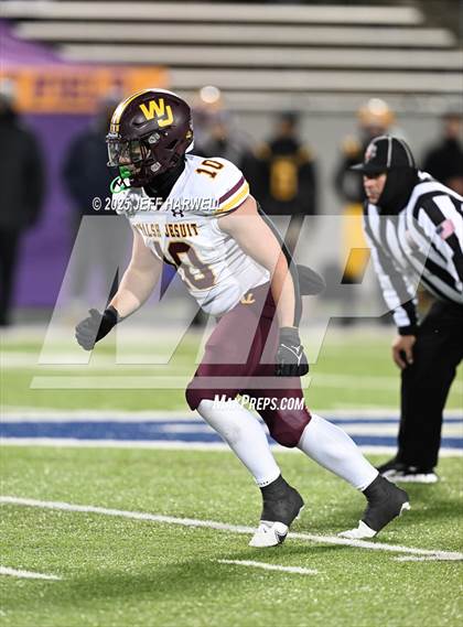 Thumbnail 2 in Avon vs. Walsh Jesuit (OHSAA Division 2 Semifinal) photogallery.