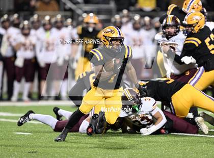 Thumbnail 1 in Avon vs. Walsh Jesuit (OHSAA Division 2 Semifinal) photogallery.