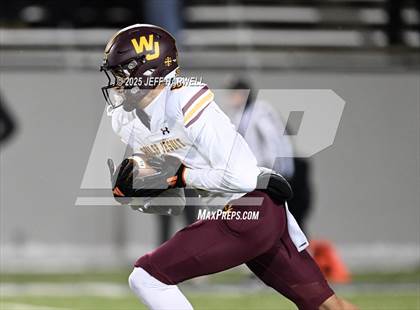 Thumbnail 1 in Avon vs. Walsh Jesuit (OHSAA Division 2 Semifinal) photogallery.