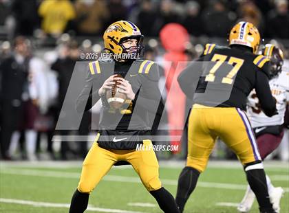 Thumbnail 3 in Avon vs. Walsh Jesuit (OHSAA Division 2 Semifinal) photogallery.