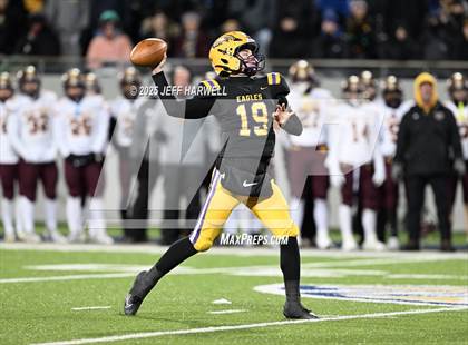 Thumbnail 1 in Avon vs. Walsh Jesuit (OHSAA Division 2 Semifinal) photogallery.