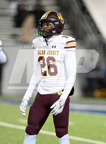 Thumbnail 2 in Avon vs. Walsh Jesuit (OHSAA Division 2 Semifinal) photogallery.