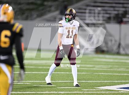 Thumbnail 1 in Avon vs. Walsh Jesuit (OHSAA Division 2 Semifinal) photogallery.