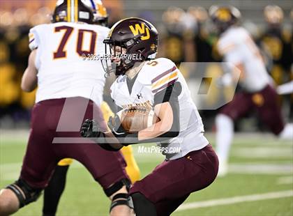 Thumbnail 3 in Avon vs. Walsh Jesuit (OHSAA Division 2 Semifinal) photogallery.