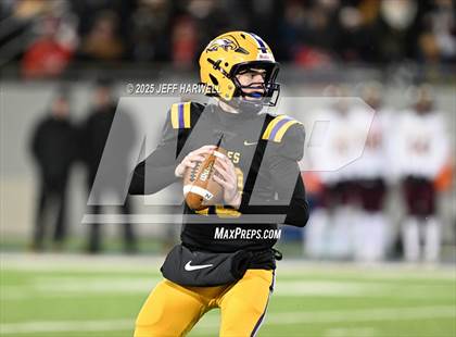 Thumbnail 3 in Avon vs. Walsh Jesuit (OHSAA Division 2 Semifinal) photogallery.