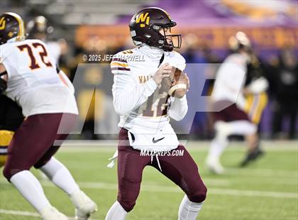 Thumbnail 1 in Avon vs. Walsh Jesuit (OHSAA Division 2 Semifinal) photogallery.