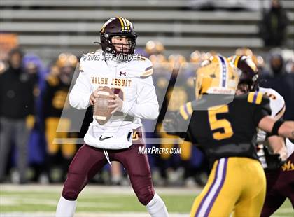 Thumbnail 2 in Avon vs. Walsh Jesuit (OHSAA Division 2 Semifinal) photogallery.