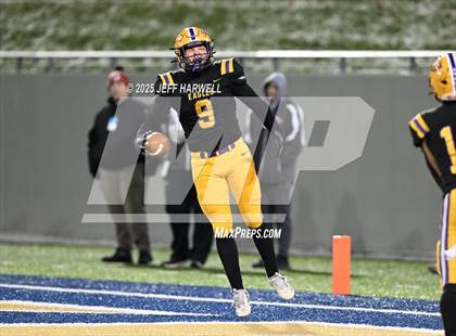 Thumbnail 2 in Avon vs. Walsh Jesuit (OHSAA Division 2 Semifinal) photogallery.