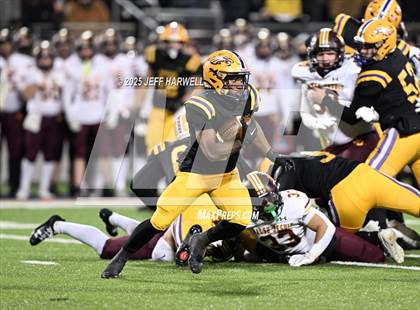 Thumbnail 2 in Avon vs. Walsh Jesuit (OHSAA Division 2 Semifinal) photogallery.