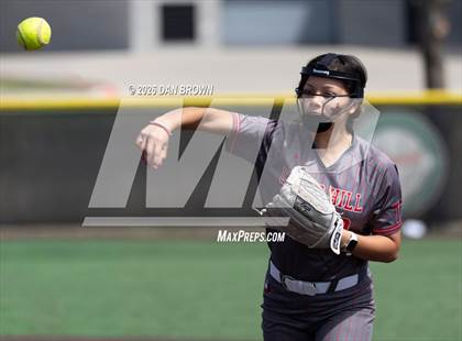 Thumbnail 3 in Horn vs Cedar Hill photogallery.