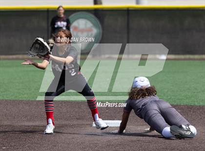 Thumbnail 2 in Horn vs Cedar Hill photogallery.