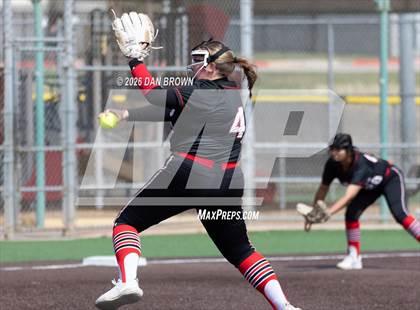 Thumbnail 1 in Horn vs Cedar Hill photogallery.