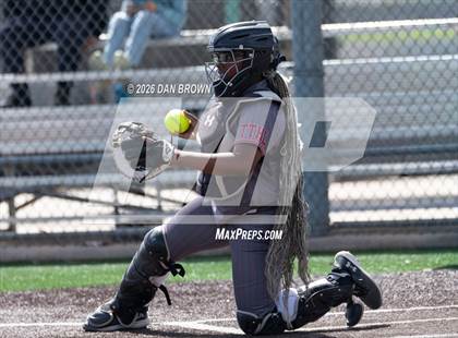 Thumbnail 2 in Horn vs Cedar Hill photogallery.
