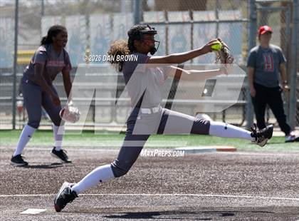 Thumbnail 2 in Horn vs Cedar Hill photogallery.