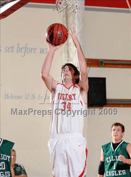 Thumbnail 2 in Elliot Christian vs. Victory Christian (Viking Classic) photogallery.