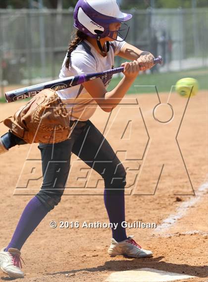 Thumbnail 2 in Chavez vs. South East (CIF LA City Section D2 Final) photogallery.