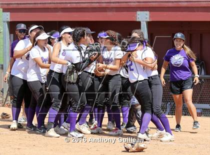 Thumbnail 2 in Chavez vs. South East (CIF LA City Section D2 Final) photogallery.