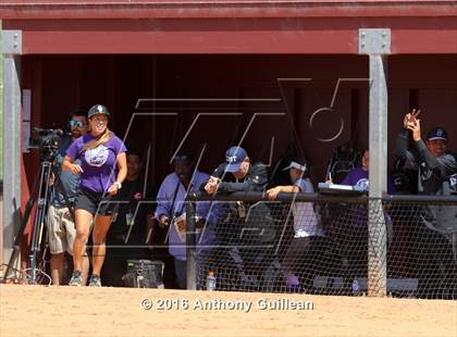 Thumbnail 2 in Chavez vs. South East (CIF LA City Section D2 Final) photogallery.