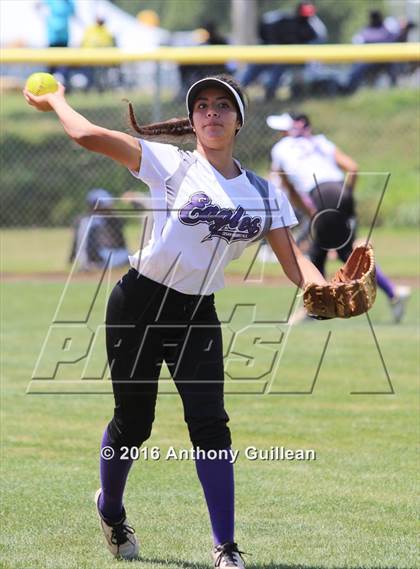 Thumbnail 3 in Chavez vs. South East (CIF LA City Section D2 Final) photogallery.
