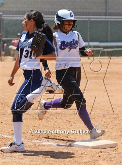 Thumbnail 2 in Chavez vs. South East (CIF LA City Section D2 Final) photogallery.