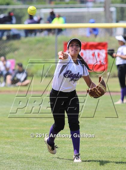 Thumbnail 2 in Chavez vs. South East (CIF LA City Section D2 Final) photogallery.