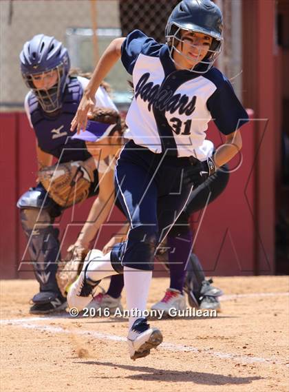 Thumbnail 3 in Chavez vs. South East (CIF LA City Section D2 Final) photogallery.