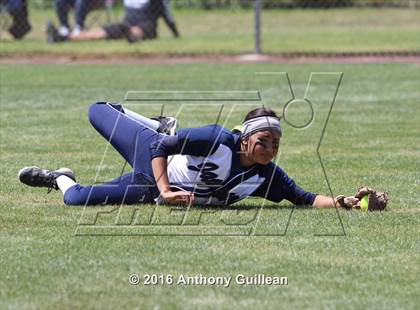 Thumbnail 3 in Chavez vs. South East (CIF LA City Section D2 Final) photogallery.