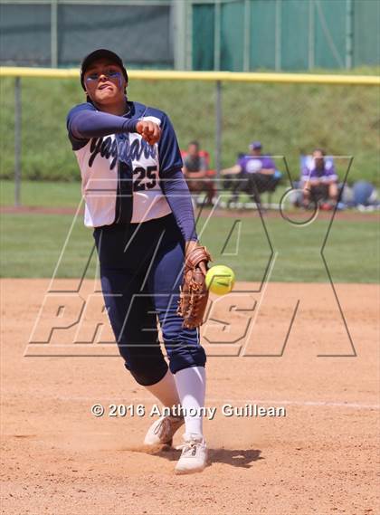 Thumbnail 2 in Chavez vs. South East (CIF LA City Section D2 Final) photogallery.