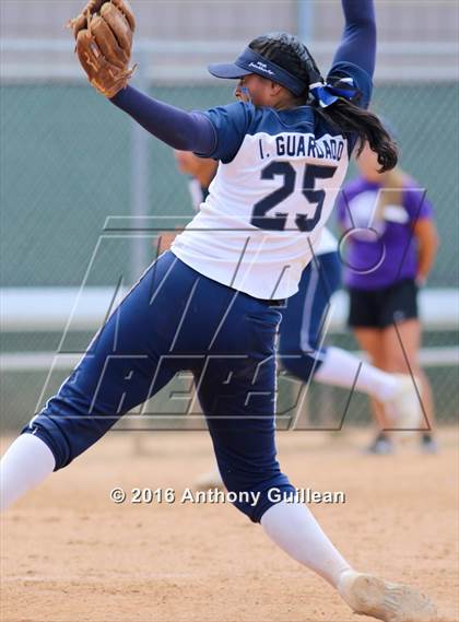 Thumbnail 2 in Chavez vs. South East (CIF LA City Section D2 Final) photogallery.