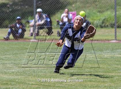 Thumbnail 2 in Chavez vs. South East (CIF LA City Section D2 Final) photogallery.
