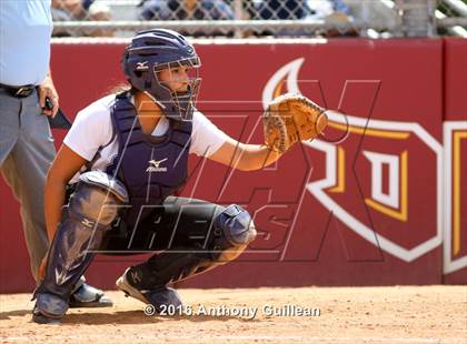 Thumbnail 2 in Chavez vs. South East (CIF LA City Section D2 Final) photogallery.