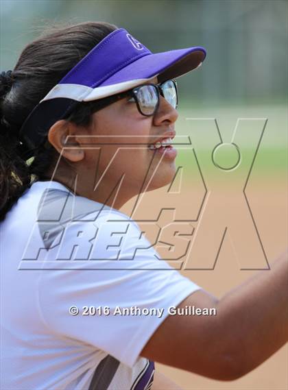 Thumbnail 1 in Chavez vs. South East (CIF LA City Section D2 Final) photogallery.